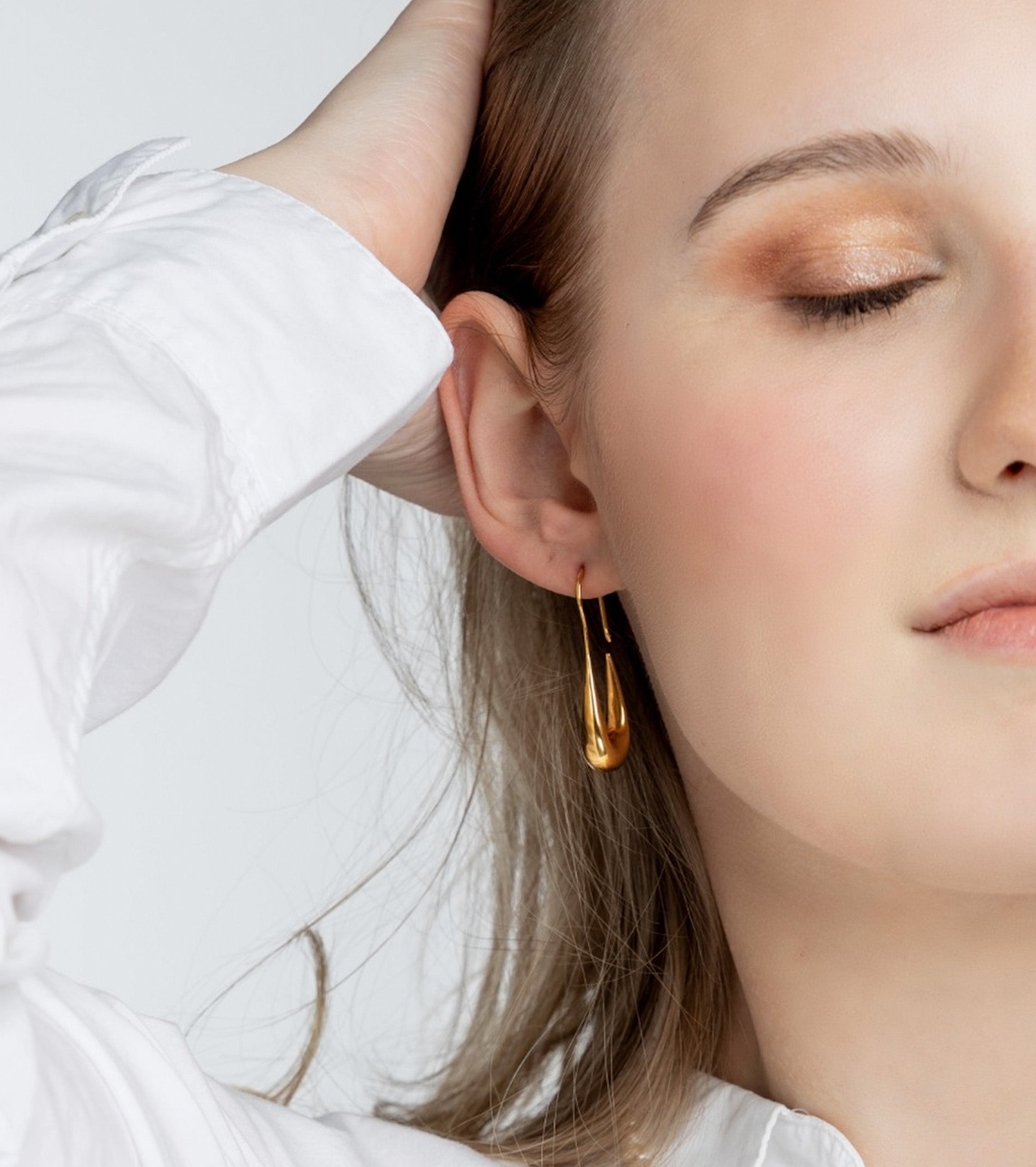 Golden Earrings Simplistica