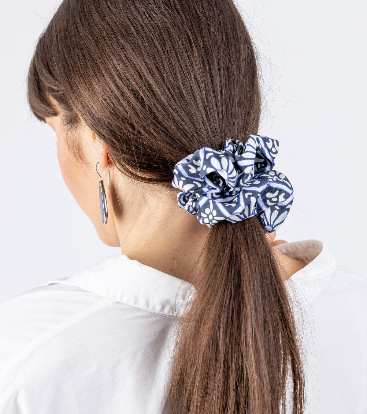 Silk scrunchie with arab pattern