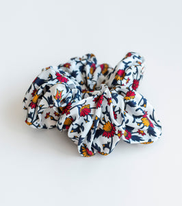 Silk scrunchie with floral pattern